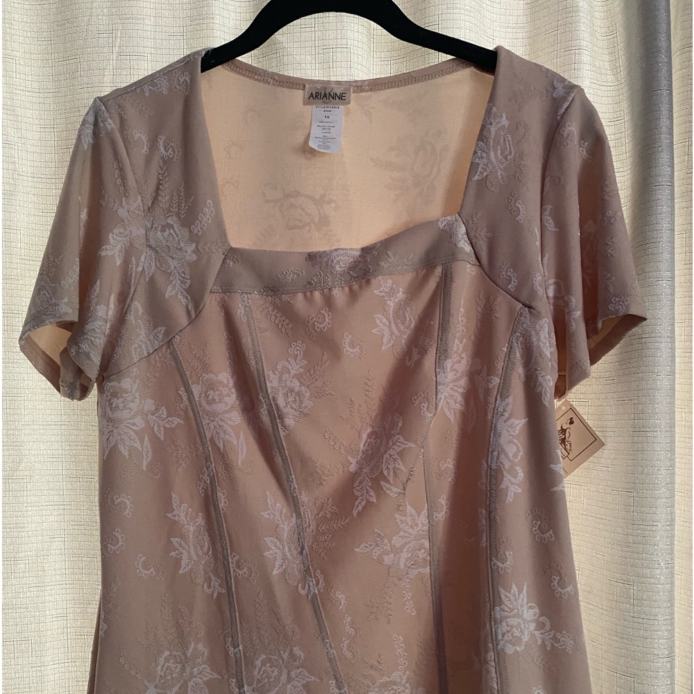 NWT ARIANNE beautiful cream and white colored blouse.